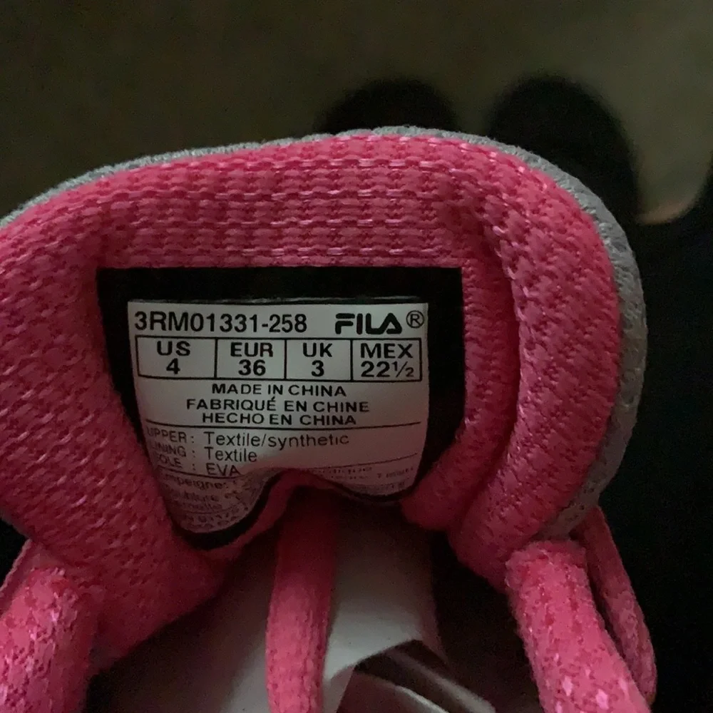 Fila 🌟Host Pick🌟 NWT size 4 youth running-  pink/gray - Picture 4 of 6